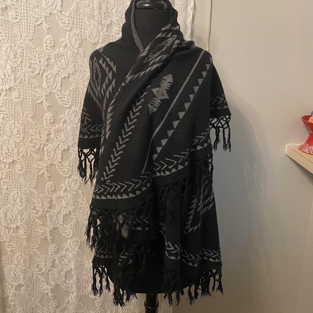 Western Style Fringed Bottom Layered Poncho